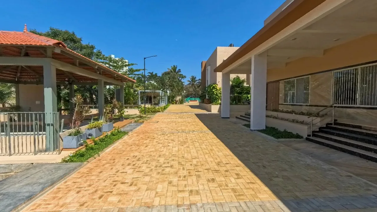 Arrival & Exterior at Cadabam's centre — 360° virtual tour